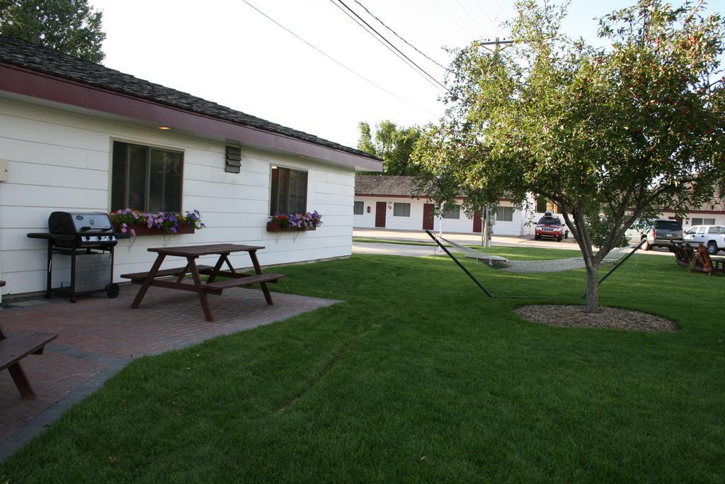 Covered Wagon Motel Lusk Wy Extérieur photo